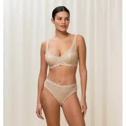 Amourette 300 WHP, Nude