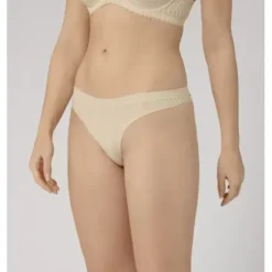 Aura Spotlight String, Creamy Dream