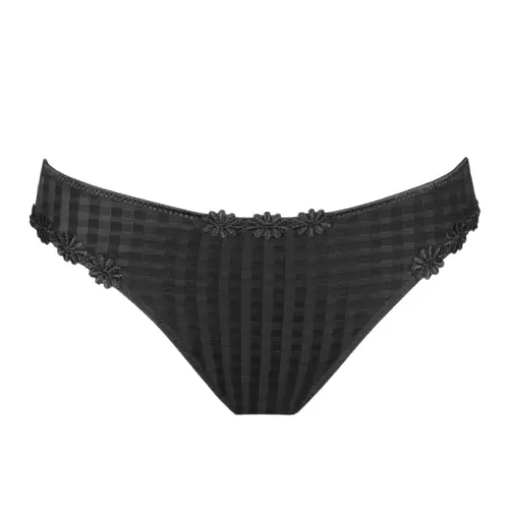 Avero Tai, Black