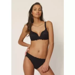 Avero Tai, Black