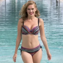 Bikini Tai Med Bindebånd, Valencia