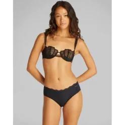 Calvin Klein Hipster, Sort