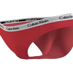 Calvin Klein Tai, Rouge