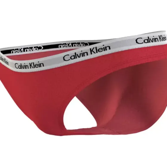 Calvin Klein Tai, Rouge