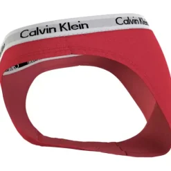 Calvin Klein Tai, Rouge