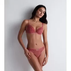 Feeling Myself Tanga, Rosewood