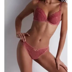 Feeling Myself Tanga, Rosewood