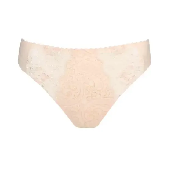 Gythia Tai Brief, Geisha