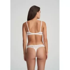 Jane String, Natural