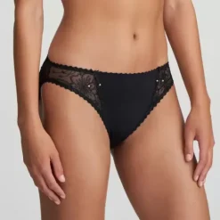Jane Tai, Black
