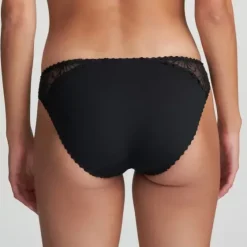 Jane Tai, Black