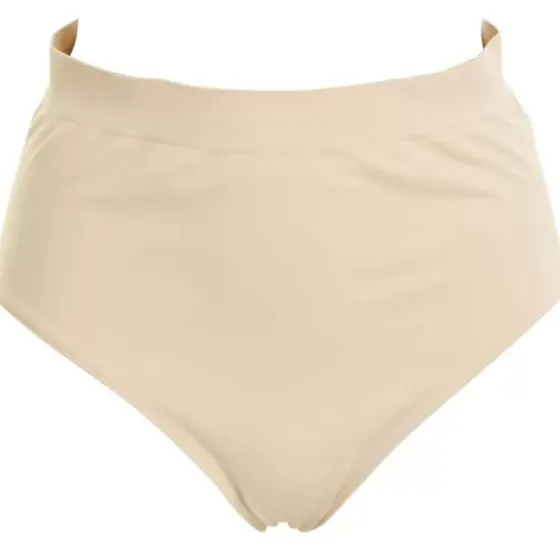 Lucia Maxi, Nude
