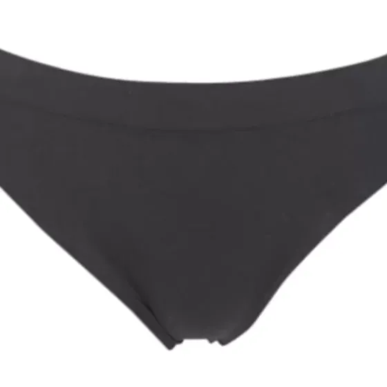 Lucia Tai, Black