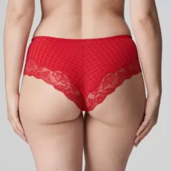Madison Hipster, Scarlet