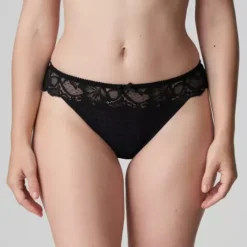 Madison String, Black