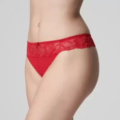 Madison String, Scarlet