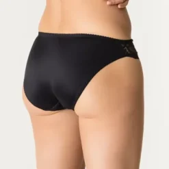Madison Tai, Black