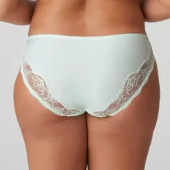 Madison Tai, Fleur De Printemps