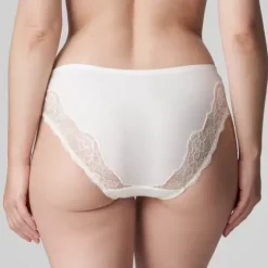 Madison Tai, Råhvid