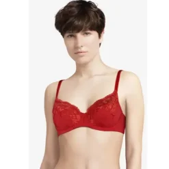 Mary Padded, Red