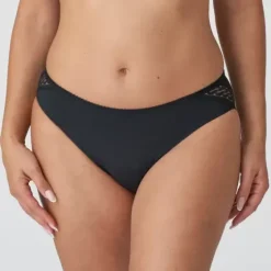 Montara Tai, Black