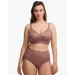 Norah Maxi, Henne