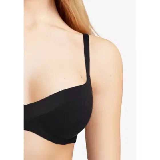 Norah Moulded, Black