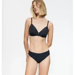 Pretty Micro Tai, Black