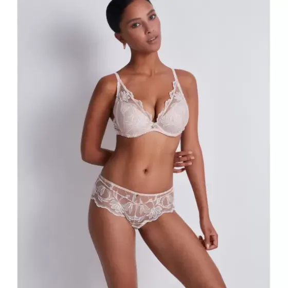 Season Of Love Push-Up, Caresse