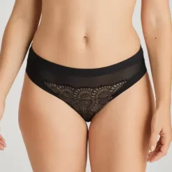 Sophora Tai, Black