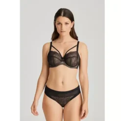 Sophora Tai, Black
