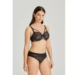 Sophora Tai, Black