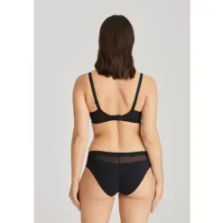 Sophora Tai, Black