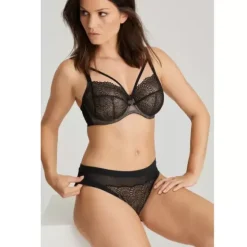Sophora Tai, Black