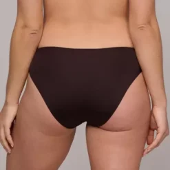 Tomar Bikini Tai, Earth
