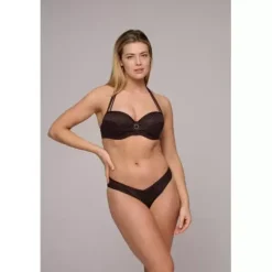 Tomar Bikini Tai, Earth