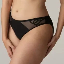 Vallarta Tai, Black